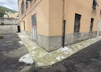 Magazzino via toti, Genova (zona Staglieno) - foto 2