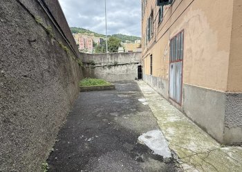 Magazzino via toti, Genova (zona Staglieno) - foto 11