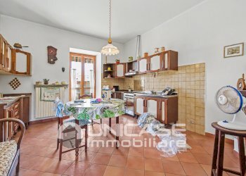 Cucina - Casa semi indipendente Borgo Gay, 4, Luserna San Giovanni - foto 2