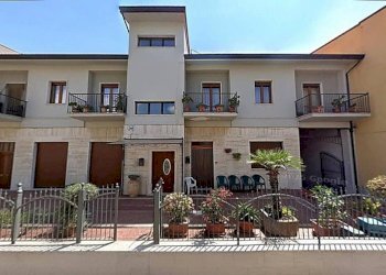 Foto 1 - Casa indipendente Via Regina Margherita
 
12, Castel Baronia - foto 1