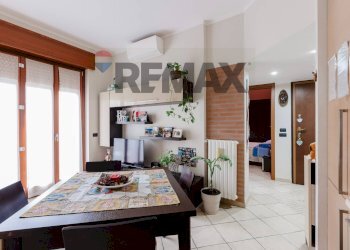 Sala da pranzo - Trilocale via Edmondo De Amicis
 
18, Concorezzo - foto 5