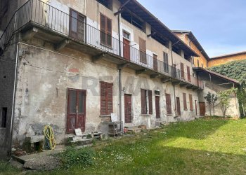 Edificio all\'aperto - Casa semi indipendente Besozzo - foto 1