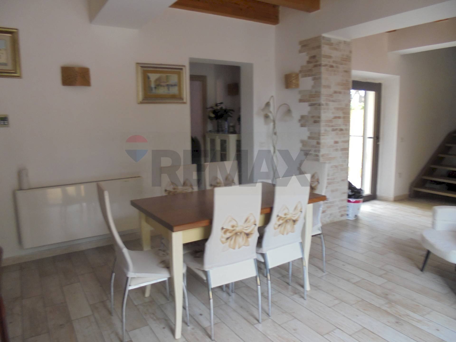 Sala da pranzo - Villa VIA SILVIO PELLICO
 
4, La Maddalena - foto 2