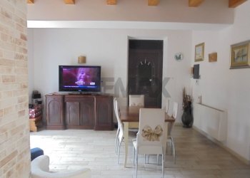 Sala da pranzo - Villa VIA SILVIO PELLICO
 
4, La Maddalena - foto 1