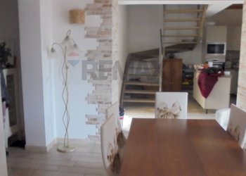 Sala da pranzo - Villa VIA SILVIO PELLICO
 
4, La Maddalena - foto 3