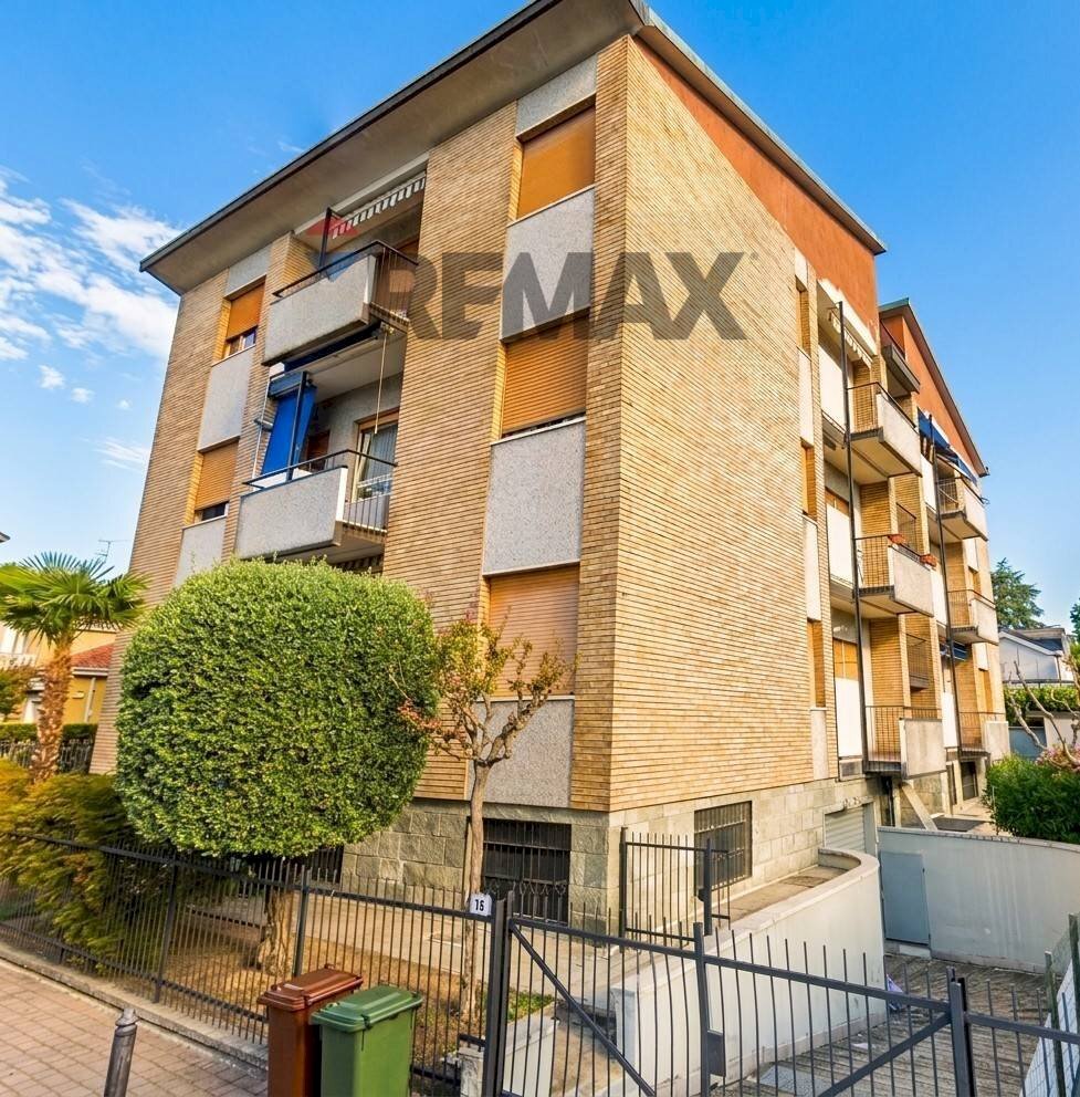 Edificio all\'aperto - Quadrilocale via Monte Rosa
 
2, Arese - foto 1