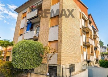 Edificio all\'aperto - Quadrilocale via Monte Rosa
 
2, Arese - foto 1