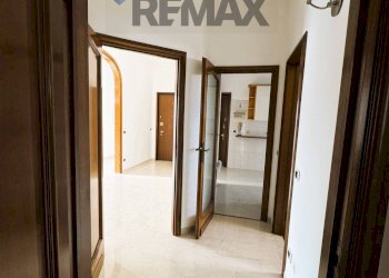 Hall / corridoio - Quadrilocale via Monte Rosa
 
2, Arese - foto 7