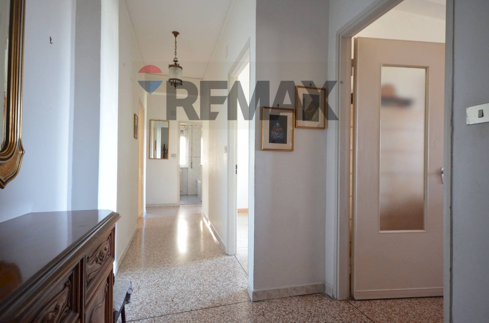 Hall / corridoio - Appartamento piazzale moroni
 
8, Savona - foto 1