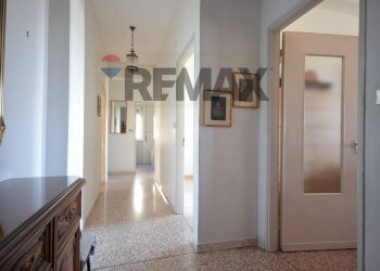Hall / corridoio - Appartamento piazzale moroni
 
8, Savona - foto 1