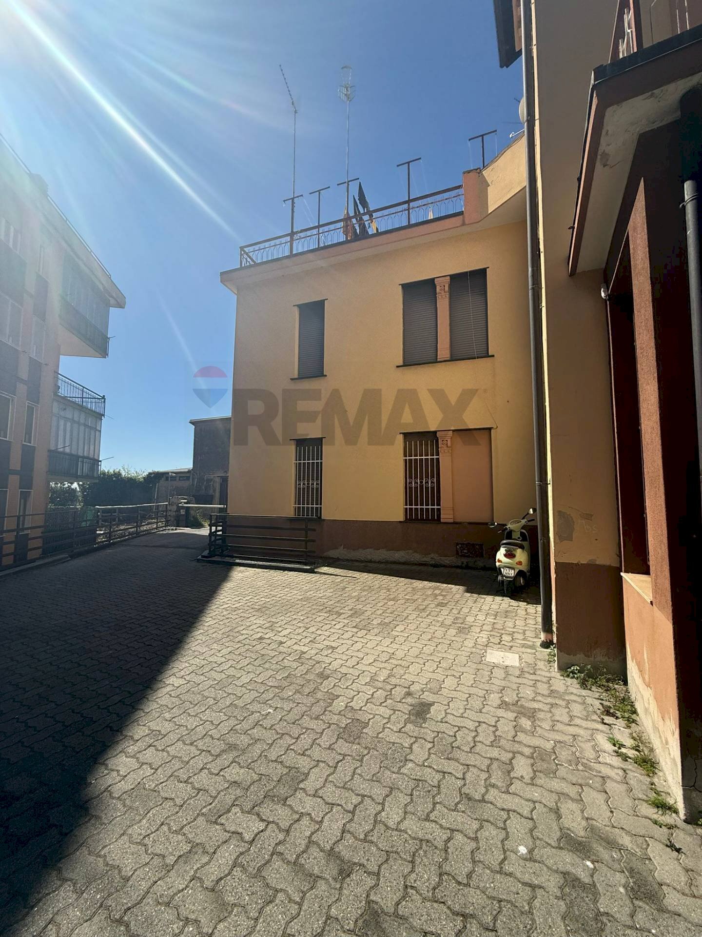 Edificio all\'aperto - Bilocale via Rocca di Legino
 
21, Savona - foto 1