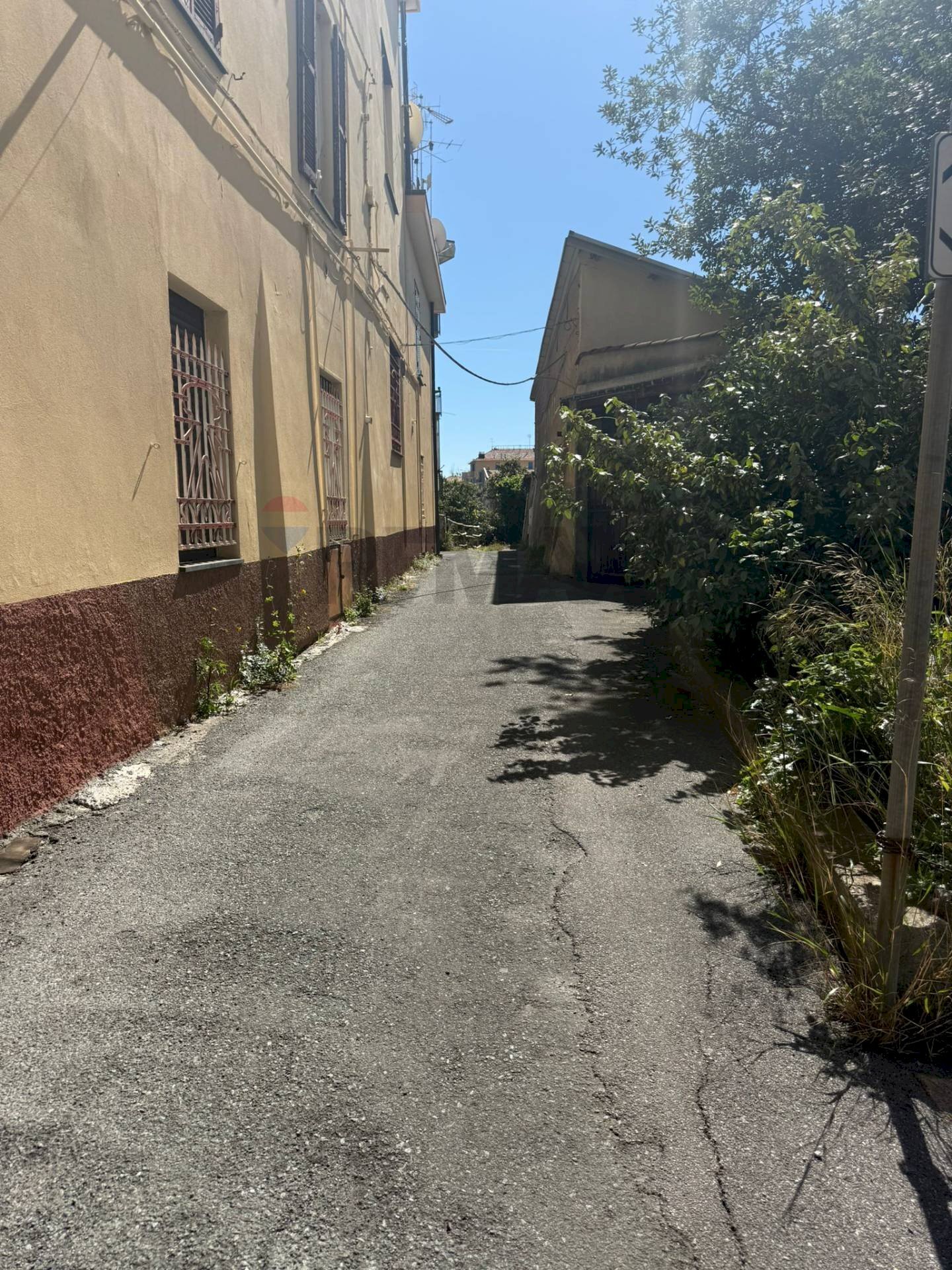 Edificio all\'aperto - Bilocale via Rocca di Legino
 
21, Savona - foto 2