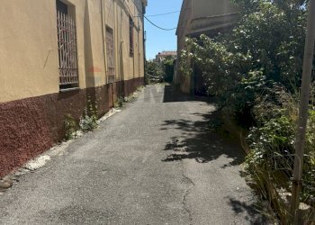 Edificio all\'aperto - Bilocale via Rocca di Legino
 
21, Savona - foto 2