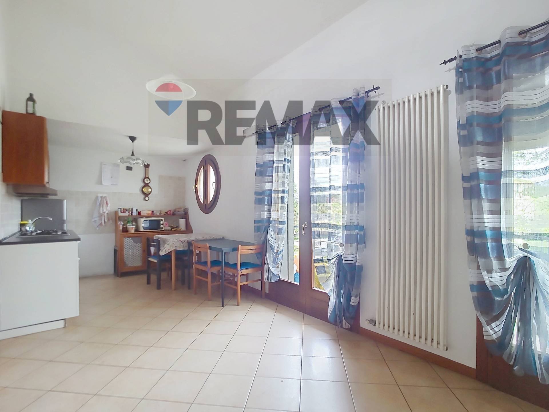 Sala da pranzo - Trilocale Via Martiri Della Libertà
 
70, Resana - foto 2