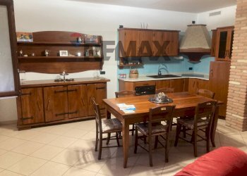 Sala da pranzo - Independent house Via alpone
 
1, Buttapietra - photo 3