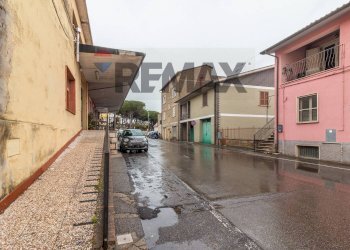 Edificio all\'aperto - Locale Commerciale Via Roma
 
105, Ischia di Castro - foto 4
