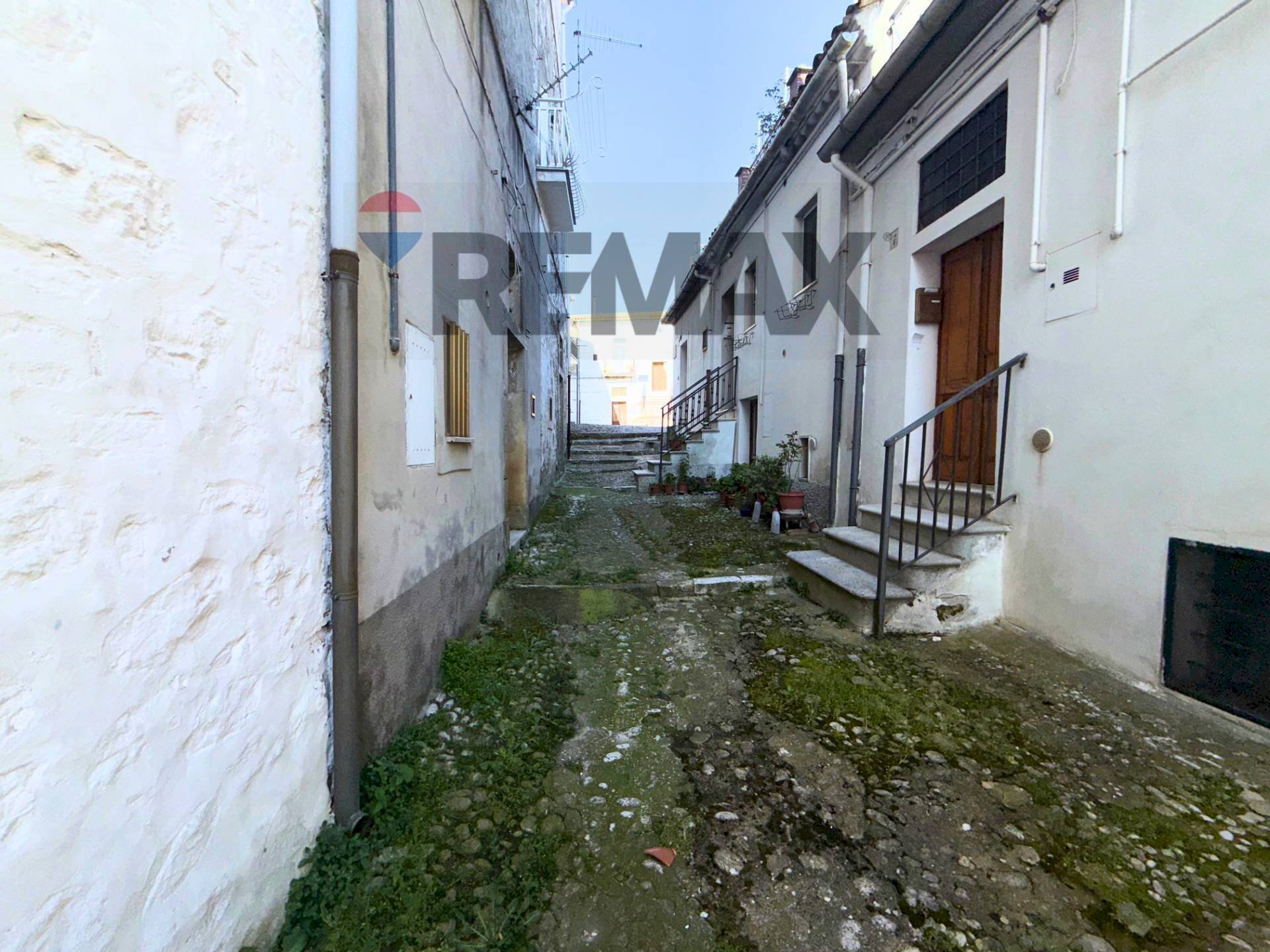 Edificio all\'aperto - Quadrilocale Via Virgilio Manese
 
8-10, Bovino - foto 2