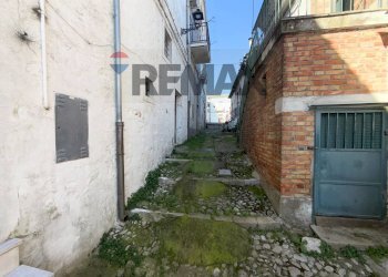 Edificio all\'aperto - Quadrilocale Via Virgilio Manese
 
8-10, Bovino - foto 15