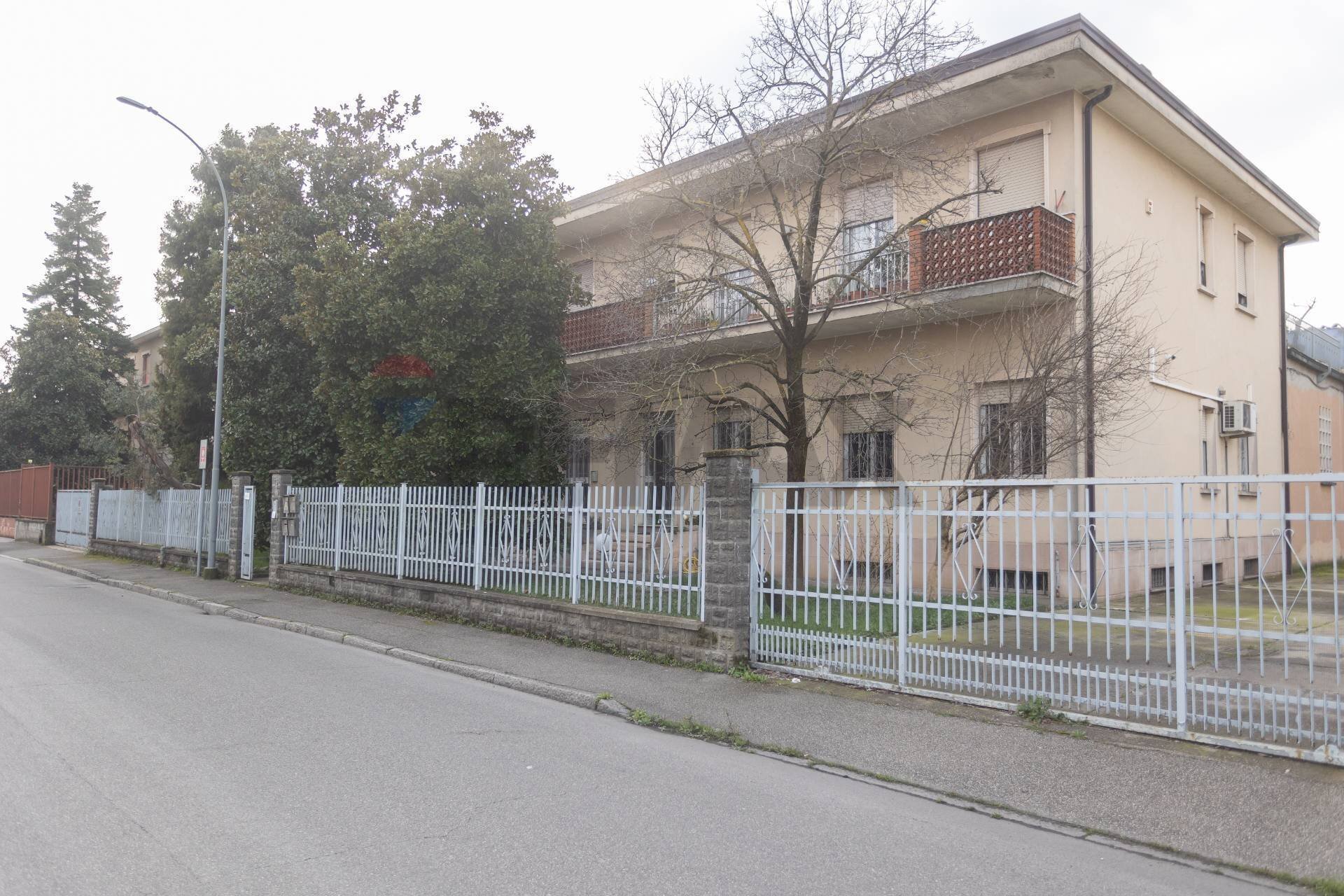 Edificio all\'aperto - Locale Commerciale Via Cassoli
 
15, Piacenza - foto 1