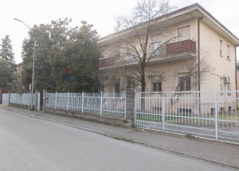 Edificio all\'aperto - Locale Commerciale Via Cassoli
 
15, Piacenza - foto 1