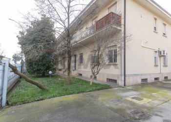 Edificio all\'aperto - Locale Commerciale Via Cassoli
 
15, Piacenza - foto 2