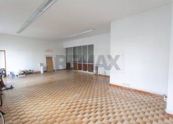 Stanza vuota - Locale Commerciale Via Cassoli
 
15, Piacenza - foto 7