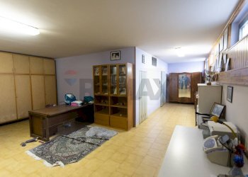 Hall / corridoio - Locale Commerciale Via Cassoli
 
15, Piacenza - foto 25