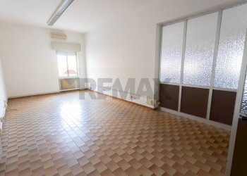 Stanza vuota - Locale Commerciale Via Cassoli
 
15, Piacenza - foto 29