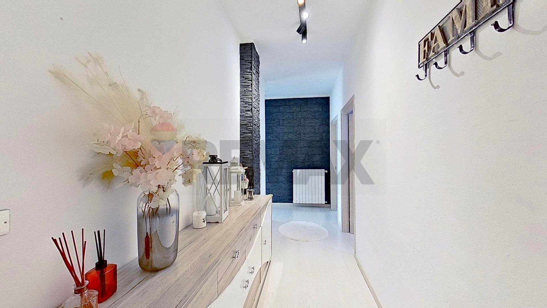 Hall / corridoio - Three-room apartment VIA BOGNI
 
6, Sesto Calende - photo 2