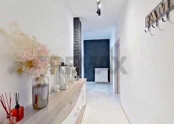 Hall / corridoio - Three-room apartment VIA BOGNI
6, Sesto Calende - photo 2