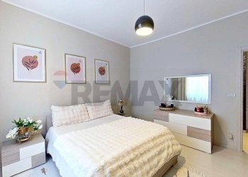 Camera / camera da letto - Three-room apartment VIA BOGNI
6, Sesto Calende - photo 6