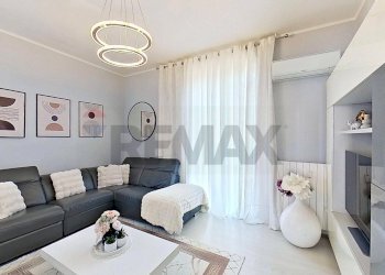 Soggiorno - Three-room apartment VIA BOGNI
6, Sesto Calende - photo 9