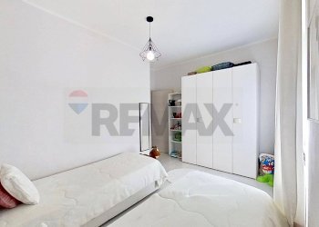 Camera / camera da letto - Three-room apartment VIA BOGNI
6, Sesto Calende - photo 21