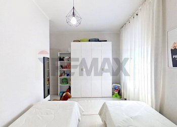 Camera / camera da letto - Three-room apartment VIA BOGNI
6, Sesto Calende - photo 22