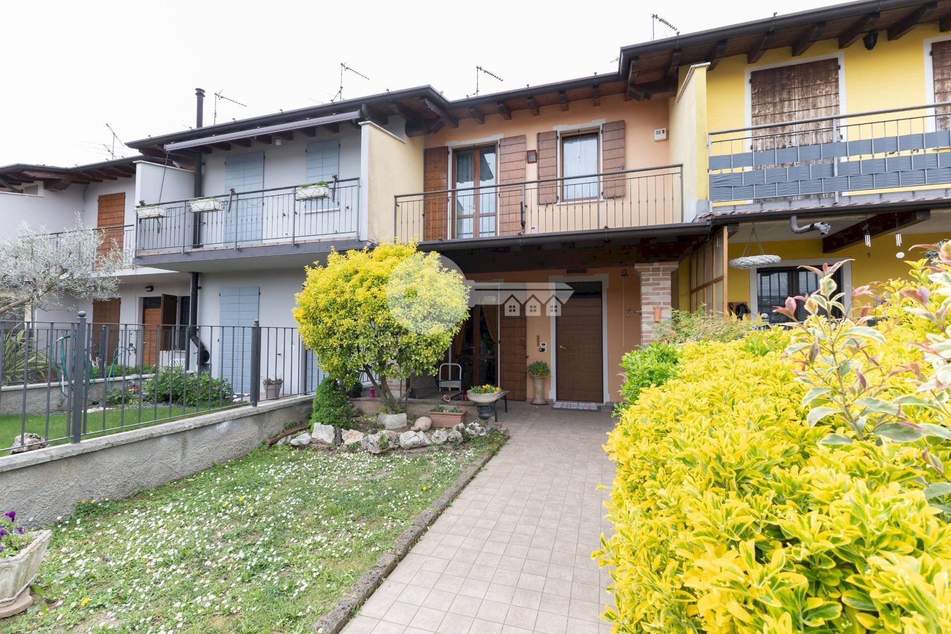 Foto 2 - Villa a Schiera Via Valle D'aosta
 
28, Leno - foto 2