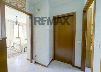 Hall / corridoio - Villa a Schiera Via Fratelli di dio
 
6, Mediglia - foto 31