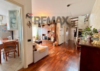 Sala da pranzo - Trilocale via Nicolò Copernico
 
6, Pero - foto 7