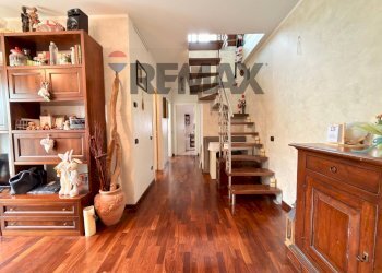 Scale - Trilocale via Nicolò Copernico
 
6, Pero - foto 14