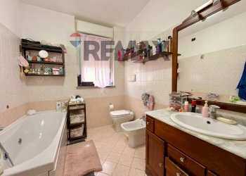 Bagno - Trilocale via Nicolò Copernico
 
6, Pero - foto 23