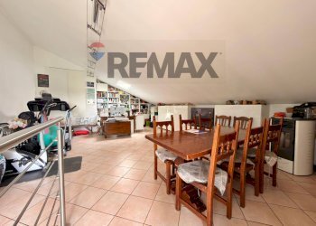 Sala da pranzo - Trilocale via Nicolò Copernico
 
6, Pero - foto 29