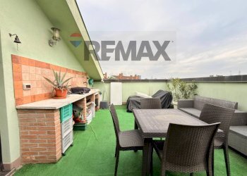 Terrazza - Trilocale via Nicolò Copernico
 
6, Pero - foto 34