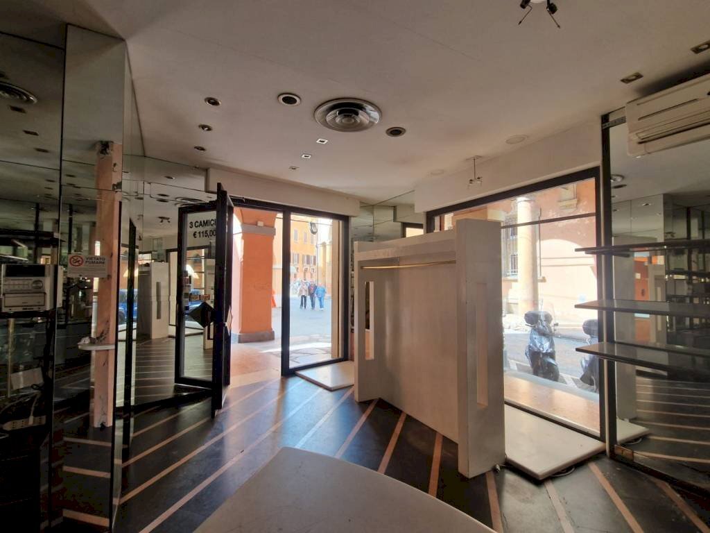 Interno non residenziale - Shop via de' Falegnami, 7, Bologna (neighborhood Centro Storico) - photo 1