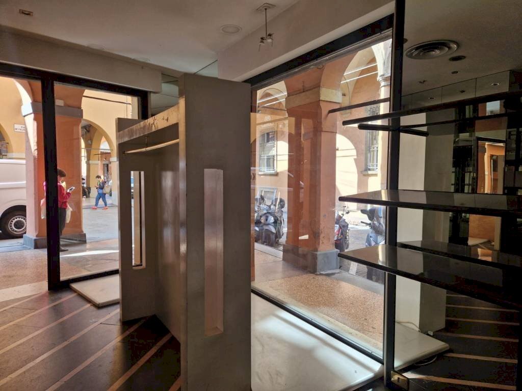 Interno non residenziale - Shop via de' Falegnami, 7, Bologna (neighborhood Centro Storico) - photo 2
