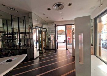 Interno non residenziale - Negozio via de' Falegnami, 7, Bologna (zona Centro Storico) - foto 5