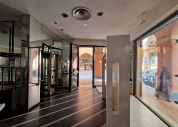 Interno non residenziale - Negozio via de' Falegnami, 7, Bologna (zona Centro Storico) - foto 8