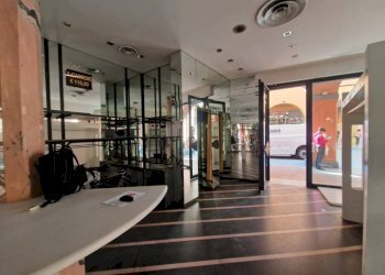 Interno non residenziale - Negozio via de' Falegnami, 7, Bologna (zona Centro Storico) - foto 10