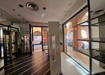 Interno non residenziale - Negozio via de' Falegnami, 7, Bologna (zona Centro Storico) - foto 12