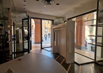 Interno non residenziale - Negozio via de' Falegnami, 7, Bologna (zona Centro Storico) - foto 13