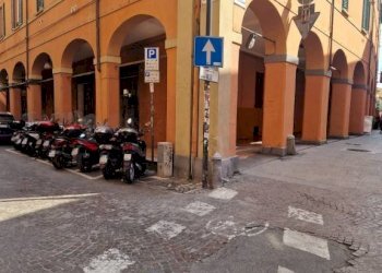 Zona - Negozio via de' Falegnami, 7, Bologna (zona Centro Storico) - foto 14