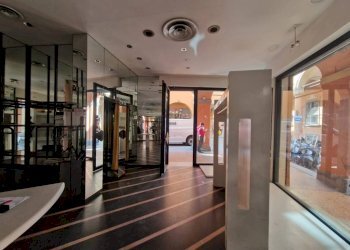 Interno non residenziale - Negozio via de' Falegnami, 7, Bologna (zona Centro Storico) - foto 16